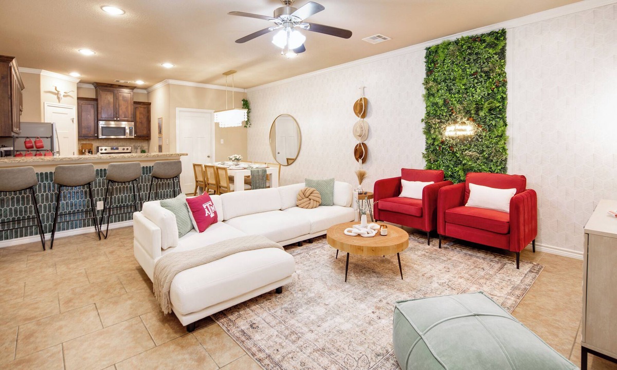 Quail Run Estates House | 4bd/4bath w/Community Pool & Beach Volleyball - 6mins to Kyle Field