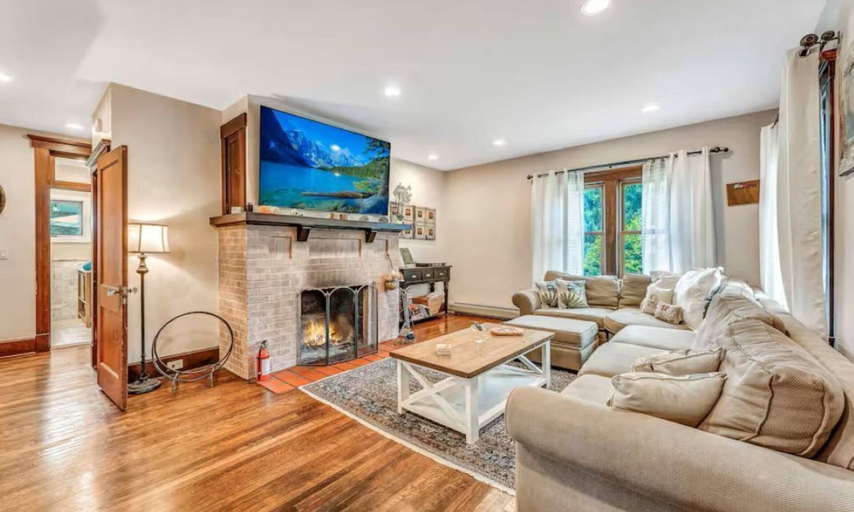 Warwick House | 4BD Ultimate Country Retreat w Pool in Warwick