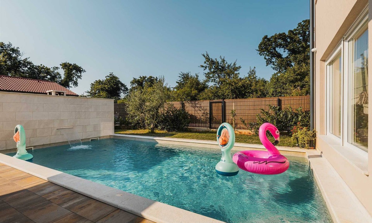 Mali Vareski Villa | 4BD villa with swimming pool and playground close to Duga uvala beach