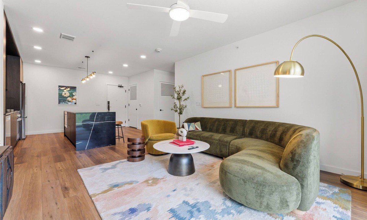 South Lamar Hotel | 4BDR South Lamar Stay w/Pool, Rooftop, Restaurant | The Code by AvantStay