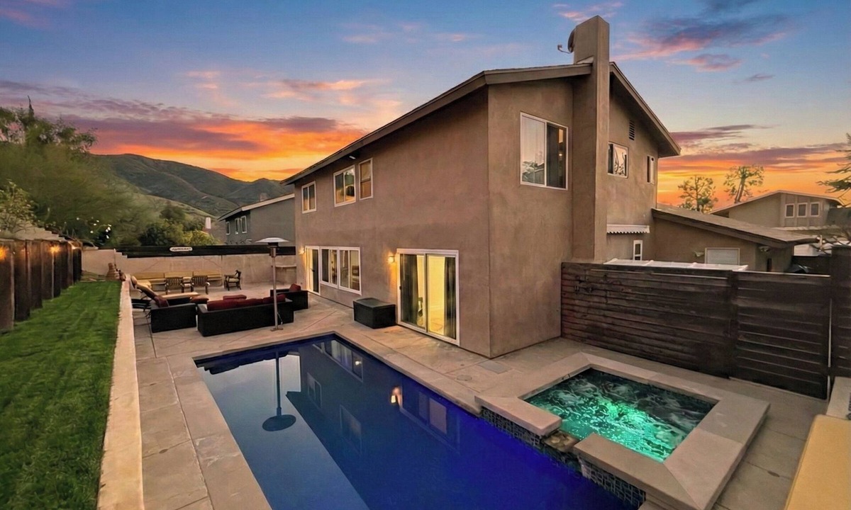 Agoura Hills House | 4BDs Getaway: Pool Table, Jacuzzi & Salt Pool