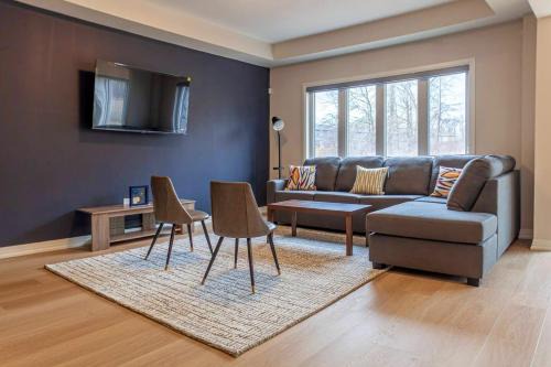 Niagara Falls House | 4Bed&25 Bath Brand new,Niagara Falls,Sleeps12