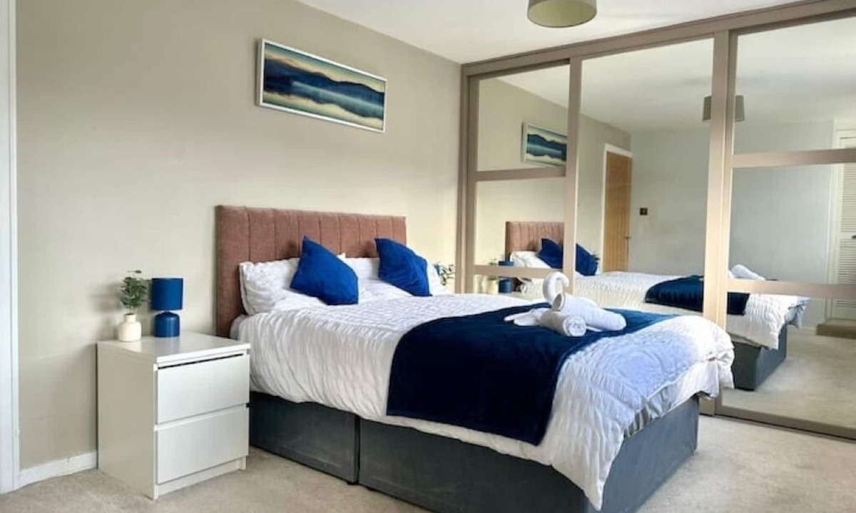 Bonnybridge House | 4Bed 2Bath Luxe + Home Cinema