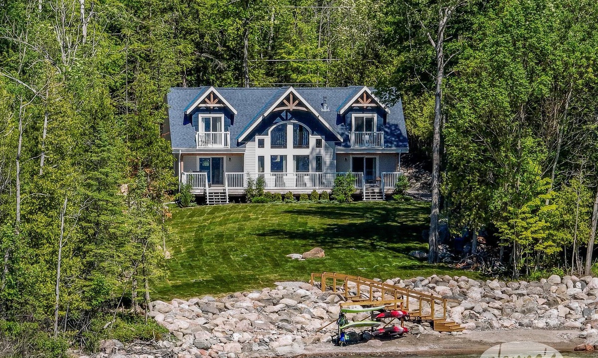 Lafontaine Cottage | 4bed 3bath Beach House Oasis on Georgian Bay! West Exposure!