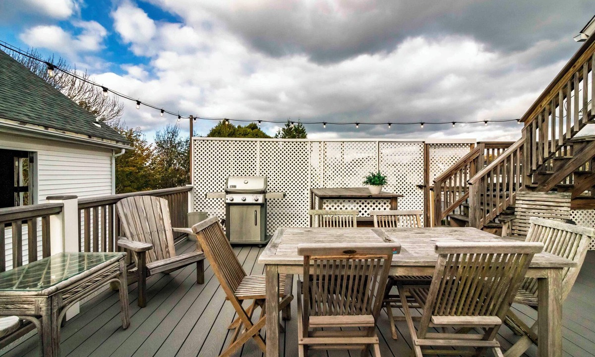 Fifth Ward House | 4Bed/3Bath Downtown Newport w/Rooftop Deck