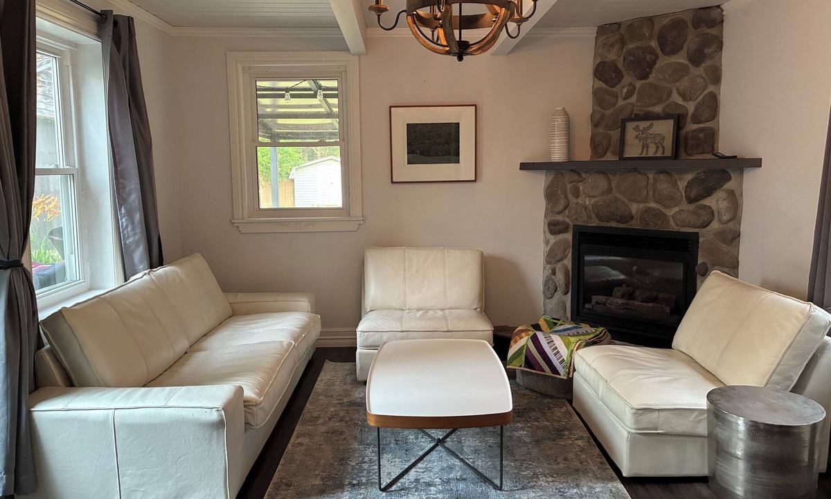 Temiskaming Shores House | 4Bed Downtown Gem,Modern Comfort, Fireplace,Huge Backyard,Step to Lake broadwalk