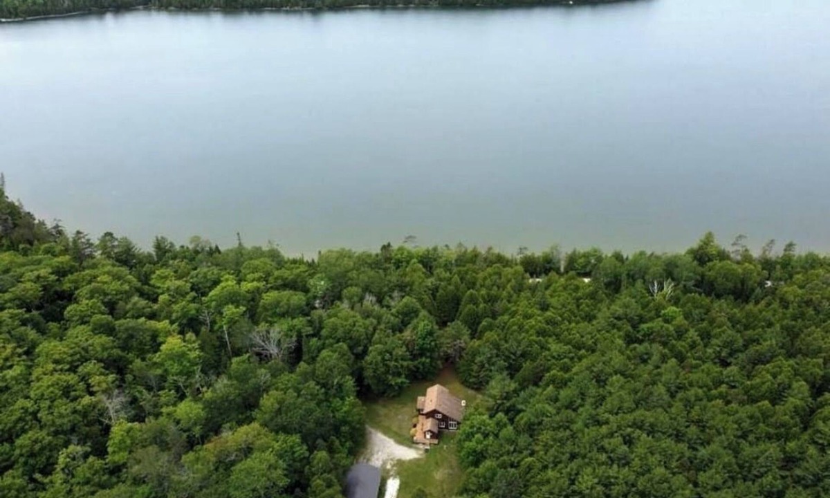 Silver Water Cottage | 4BED + HOTUB - Private Forest Retreat by Lake & Trail