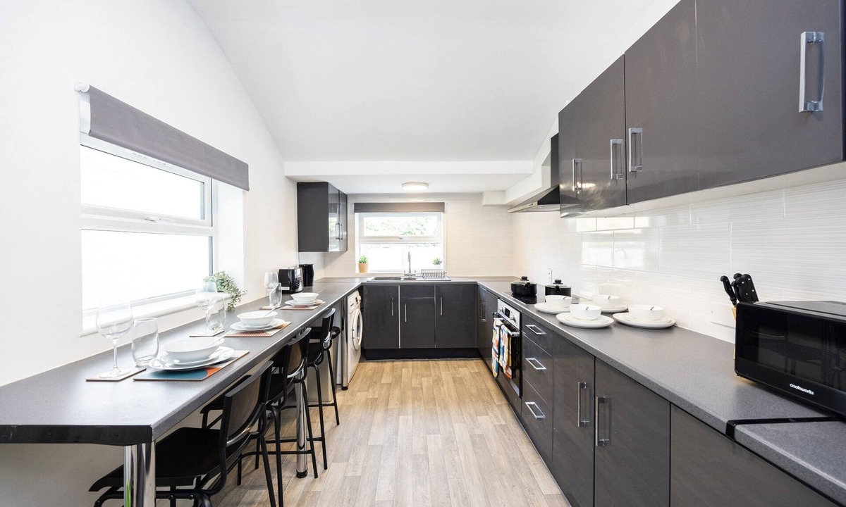 Aveley House | 4Beds,3 Baths, Free Parking, Garden, River View