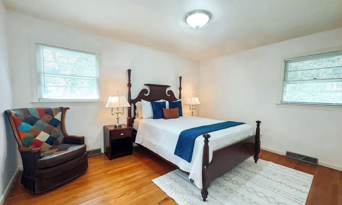 Chapel Hill House | 4BR 2BA 10 min to downtown, UNC >30 day stays available