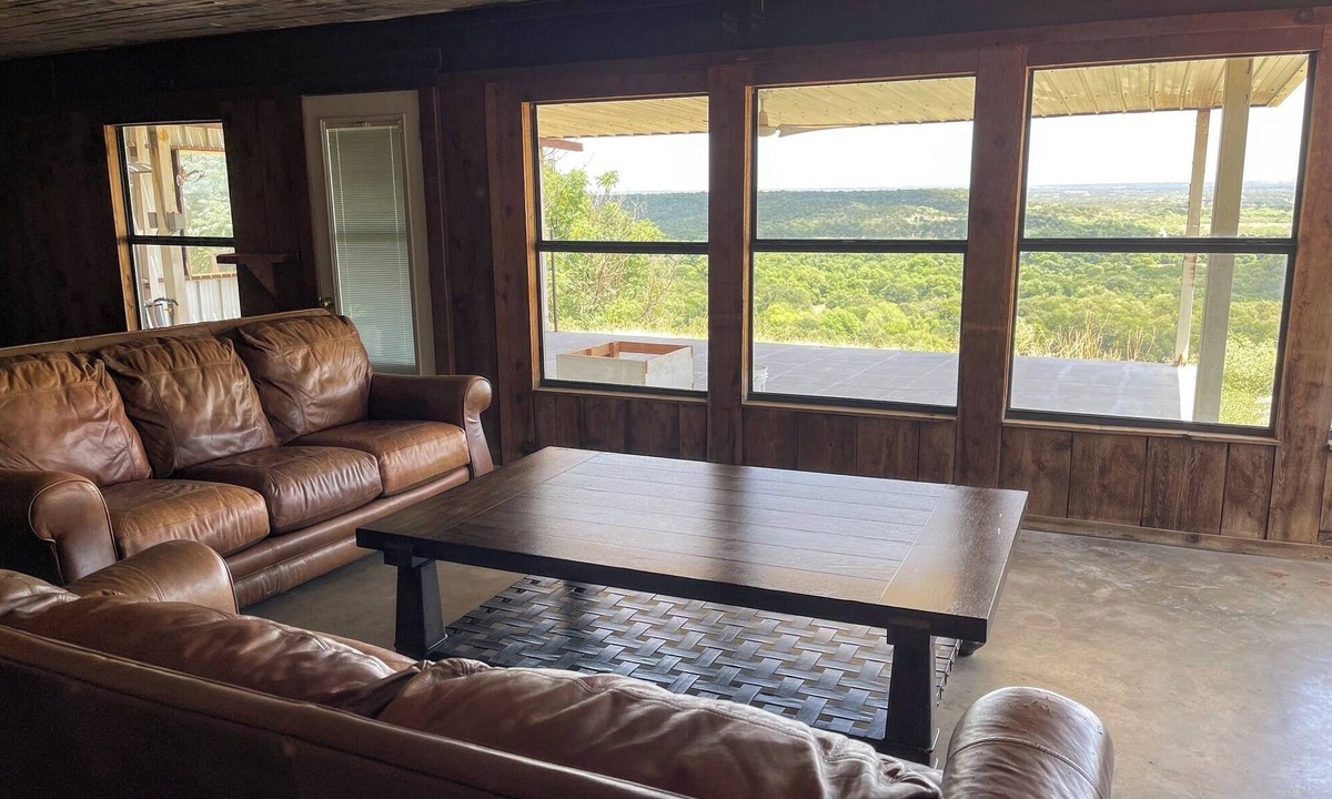 Mineral Wells House | 4BR 2BA house with a beautiful view