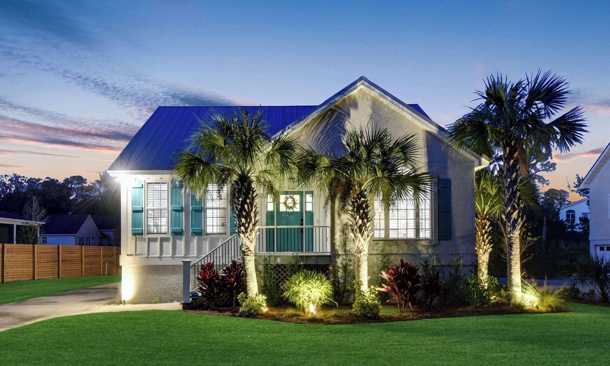 Saint Simons Heights House | 4br/3.5ba. Private pool! Only 2 miles to beach
