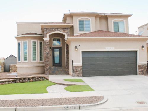 Biggs Field House | 4Br 3Ba 20 mins from Ft Bliss and Oasis Water Park