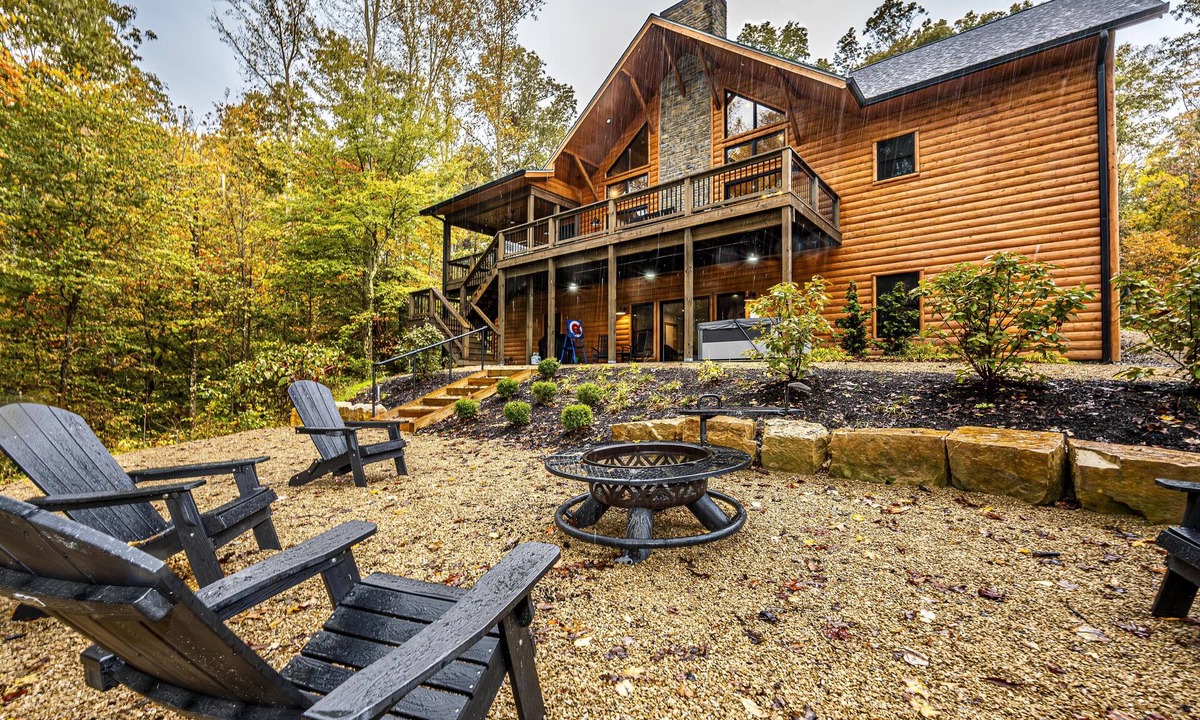 Gnaw Bone Cabin | 4BR, 4.5BA Newer Upscale Log Cabin