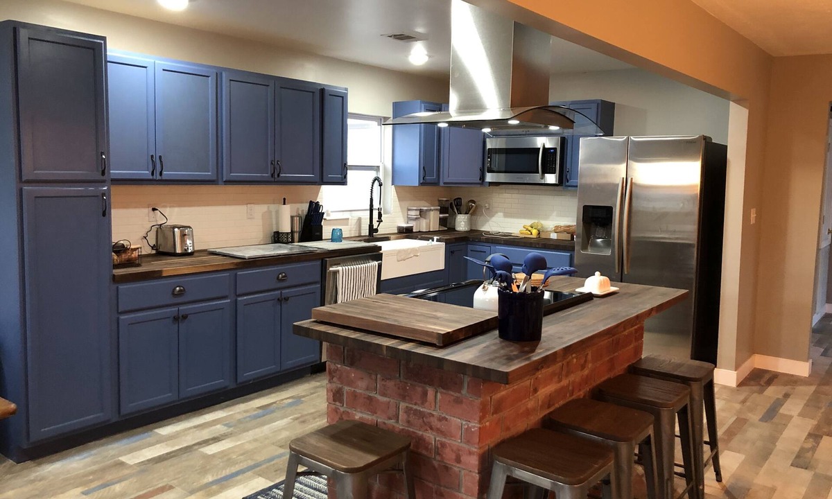 Marshall House | 4BR, 4 Private Acres, Fire Pit, Near Buffalo River and Canoe Rentals