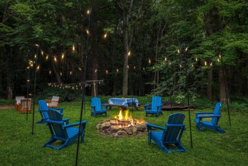 Forest Oaks House | 4BR 50Acre Ridge Retreat Trails Fire Pit