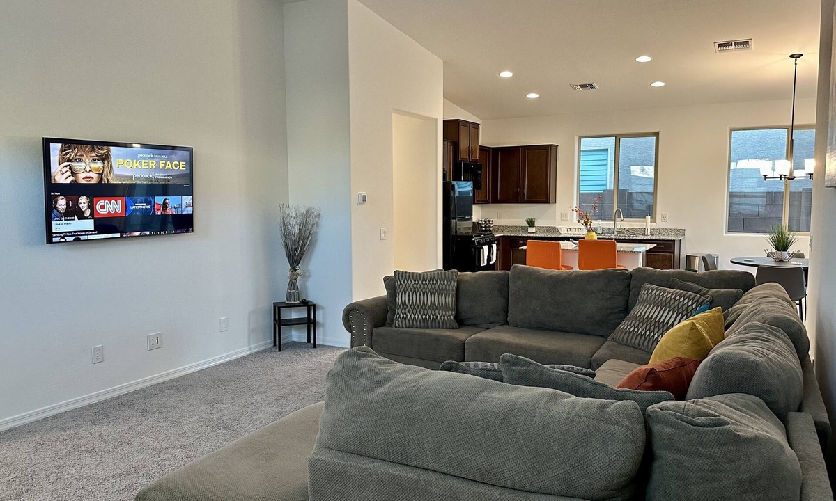 Glendale House | 4BR-5min from Cardinal Stadium
