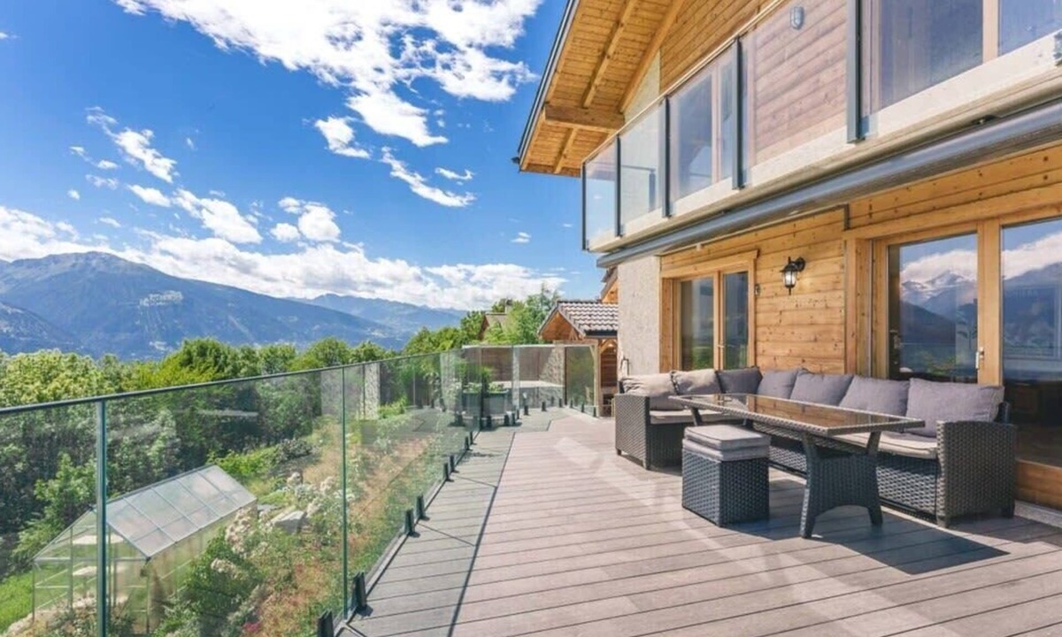 Randogne Ski Chalet | 4BR Alpine Chalet | Matterhorn & Rhône Views | Hot Tub | Game Room | EV Garage