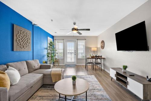 Pleasant Valley Apartment | 4BR Amazing Resort, Near Airport and Downtown