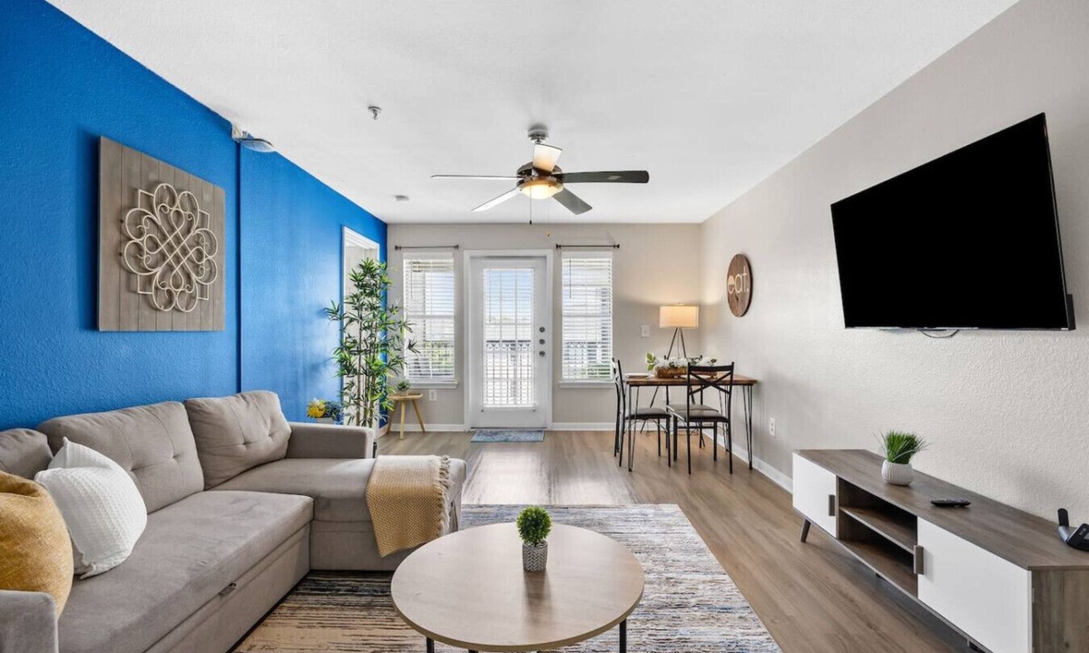 Pleasant Valley Apartment | 4BR Amazing Resort, Near Airport and Downtown