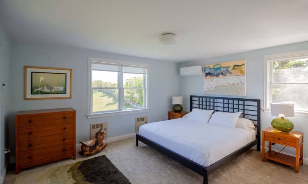 New Shoreham House | 4BR Artistic Escape Overlooking Vaill Beach