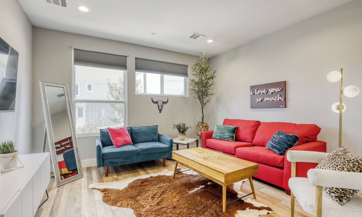 University Hills and Windsor Park House | 4BR Austin Home, Minutes to Downtown, Parking, Sleeps 10