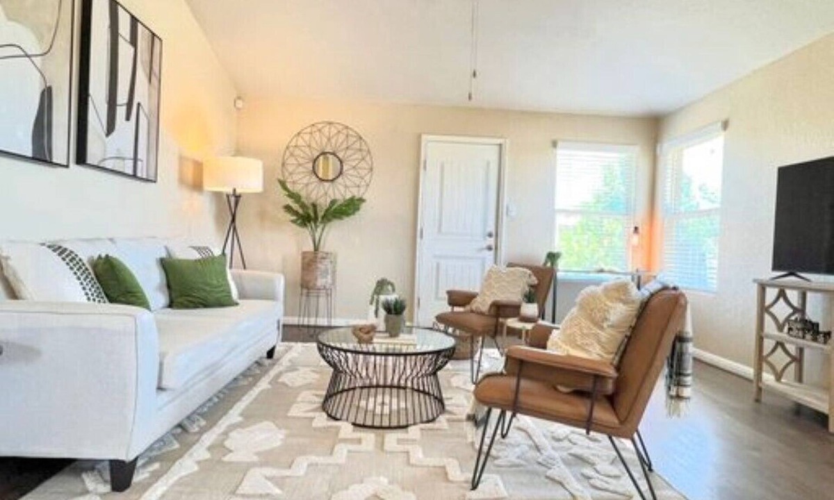 Medina Valley House | 4BR Boho Perfect for Families & Groups, Sleep 8, Ideal for Lackland AFB