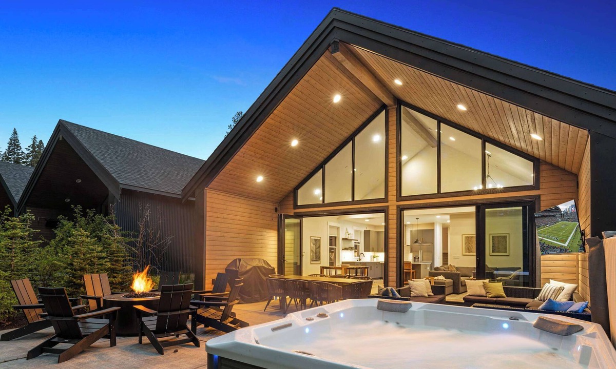 Roslyn House | 4BR, Chefs Kitch, Hot Tub, Firepit, BBQ, Smart TVs