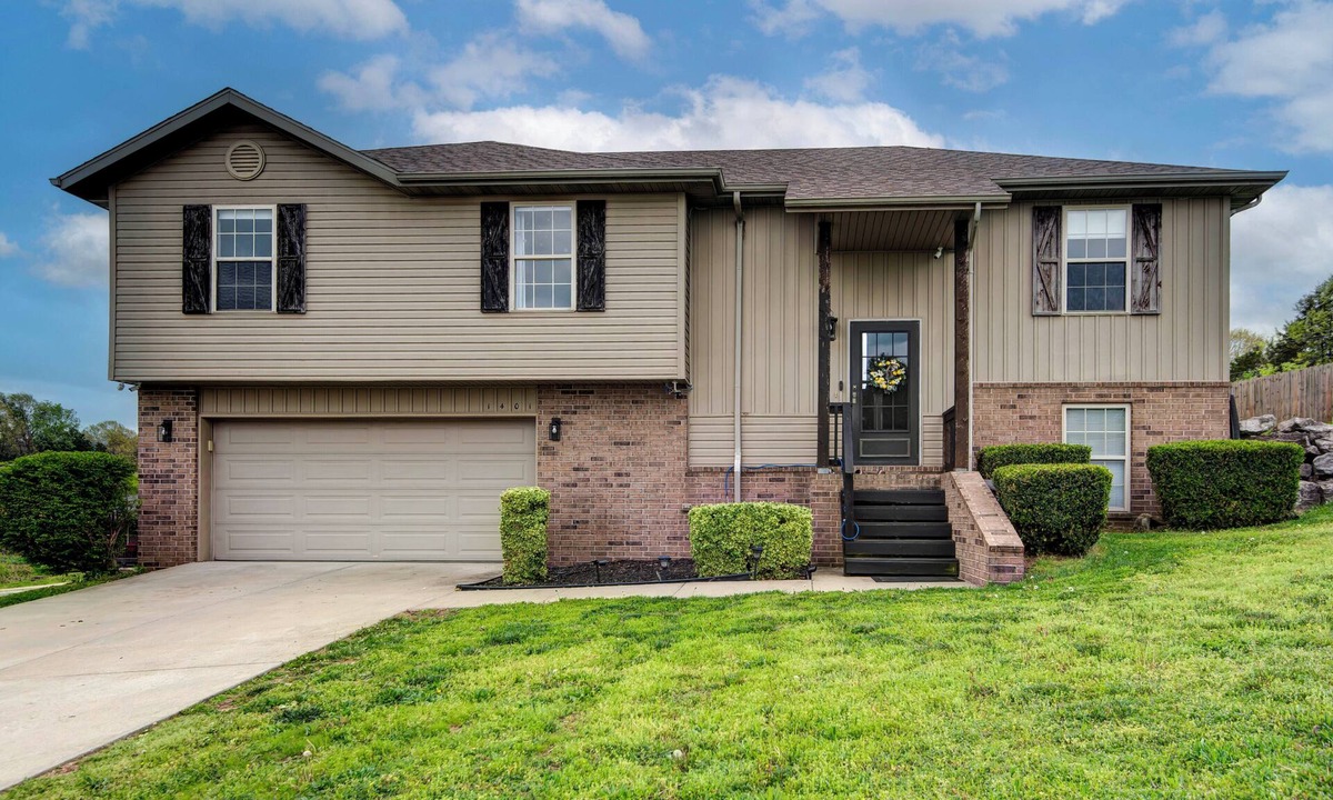 Ozark House | 4BR close to Springfield 30 min to Branson
