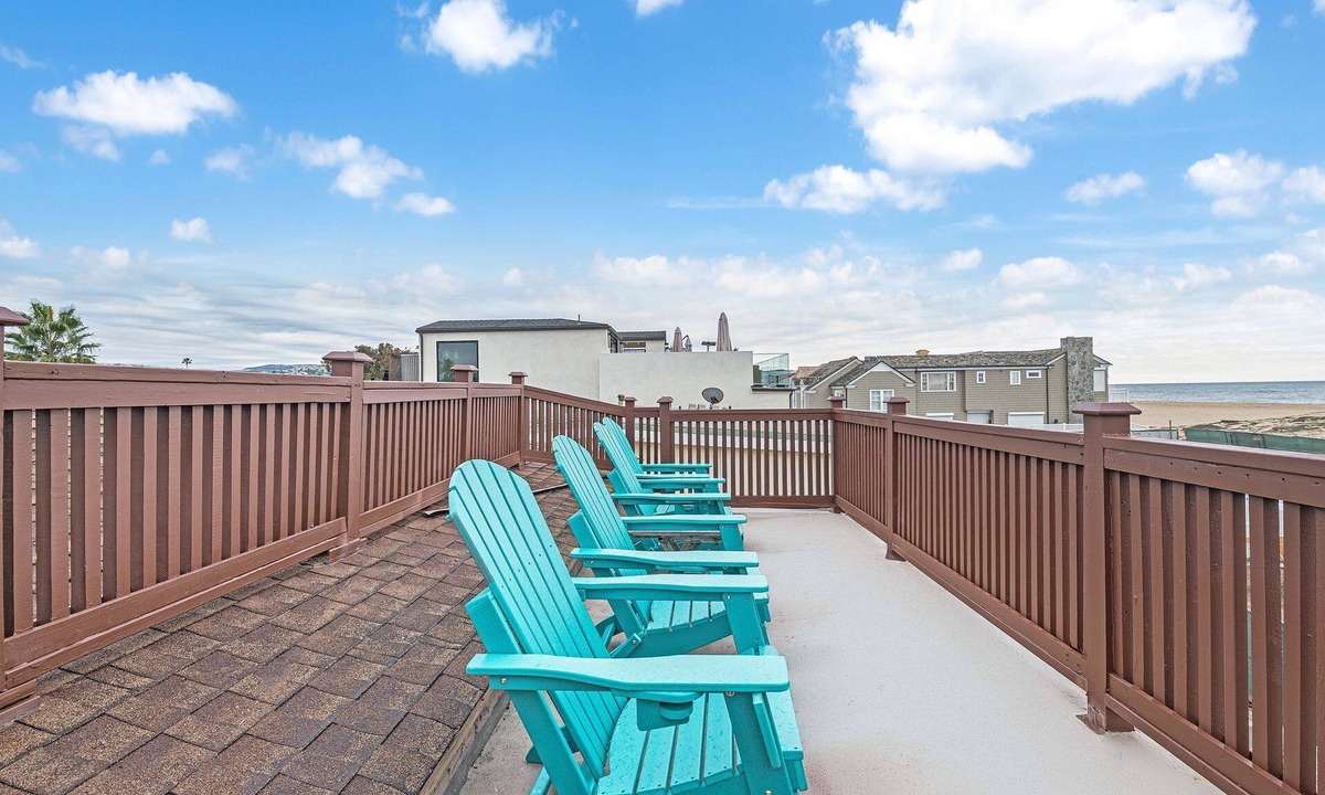 Balboa Peninsula House | 4BR Coastal Home with Rooftop Deck Close to Balboa Beach