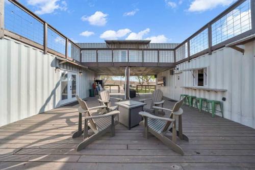 Buda House | 4BR Courtside Retreat Deck Lounge Pool&Pickleball