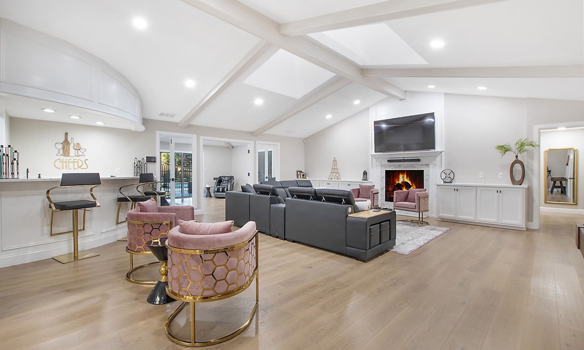Park Central House | ★4BR Dallas Family Estate | Heated Pool + Hot Tub | Sleeps 16 | Lake Highlands★