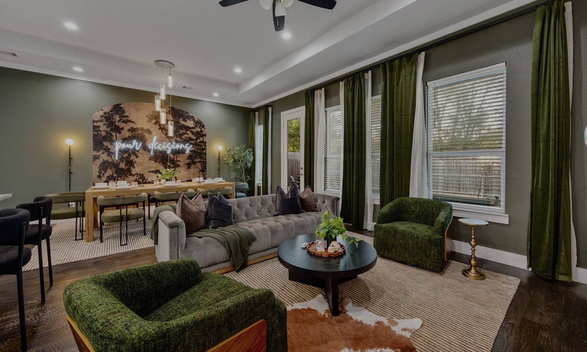 West Dallas House | 4BR Dallas Home, Fire Pit & Backyard, Near AT&T Stadium, Sleeps 8