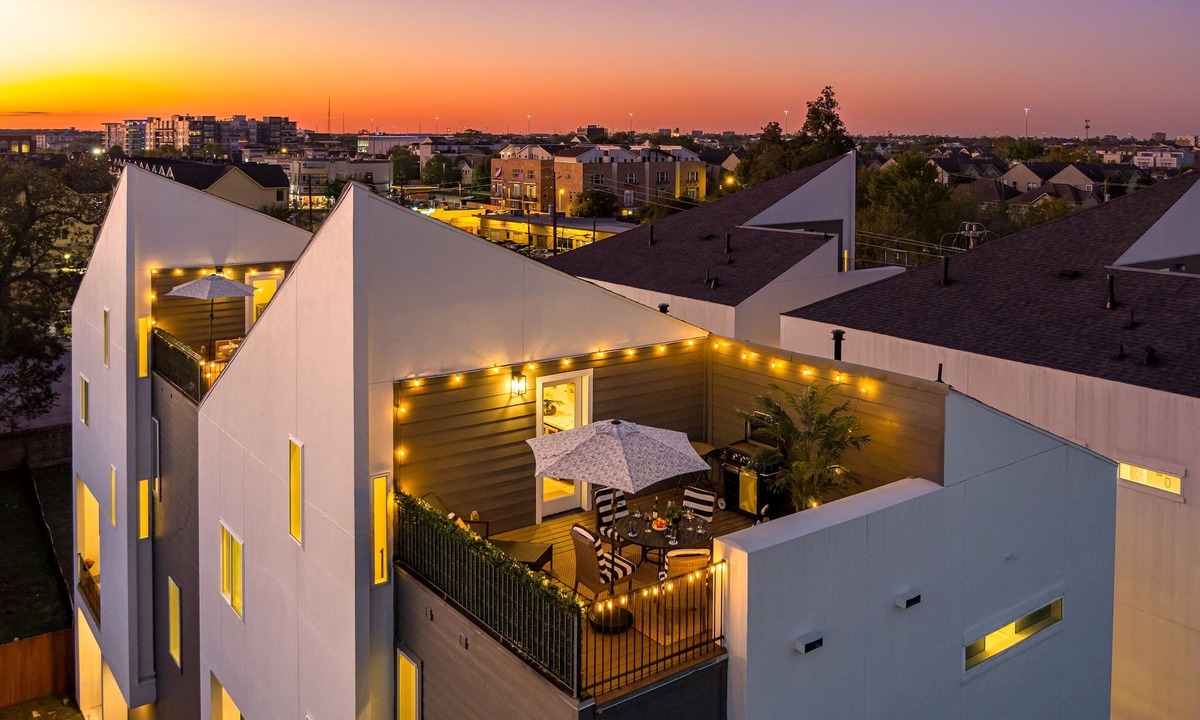 Washington Ave./ Memorial Park House | 4BR Designer Garage Rooftop Gym | Nr Dwntown