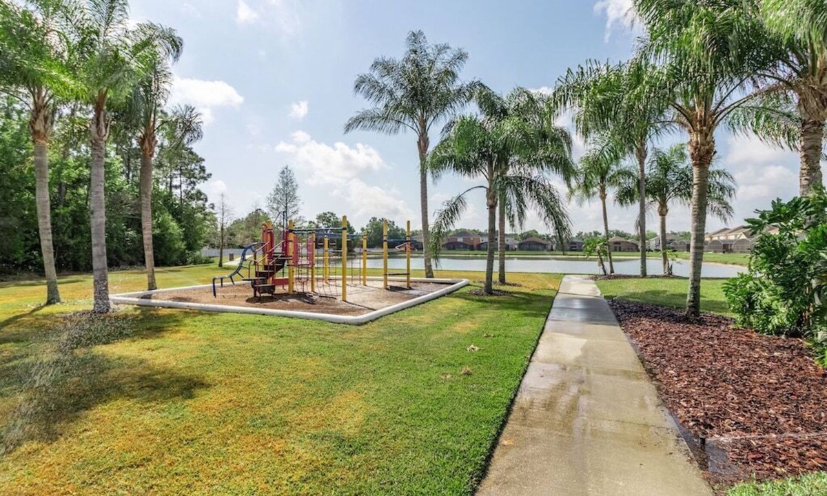 Seasons House | 4BR Disney Oasis: Private Screened Pool + FREE Pool Heat! (20 Min to Parks)