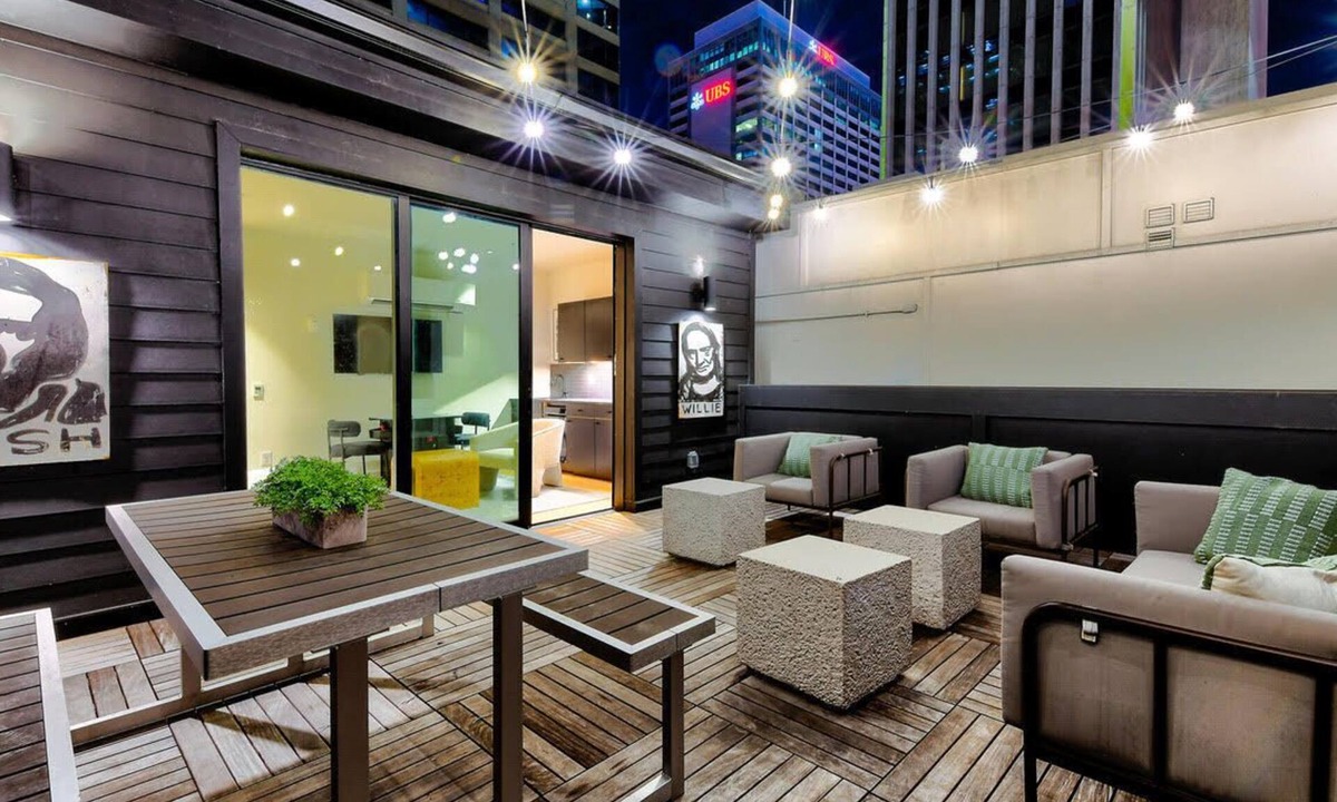 Arts District Apartment | 4BR DT Loft w/Rooftop | Walk to Broadway! 10 Beds