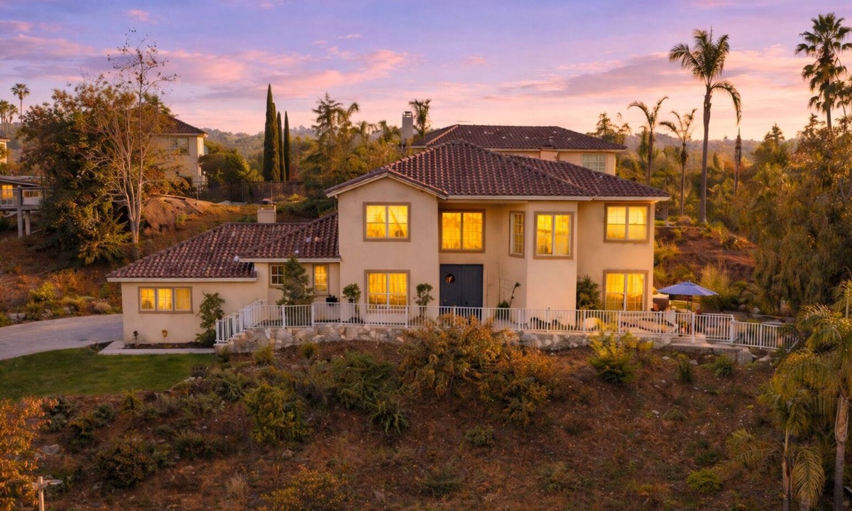 Vista House | 4BR Family Home Near Legoland & Beach Gameroom Dogs Free Sleeps 9