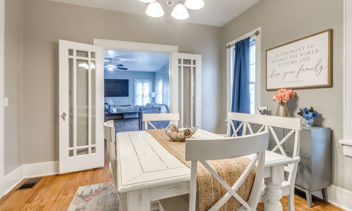 Edmond House | 4BR for Rent in Edmond | Near UCO | Plus Hot Tub