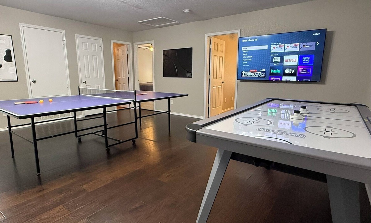Wetmore House | 4BR Fun-Filled Getaway Near JW Marriott with Ping Pong & Air Hockey