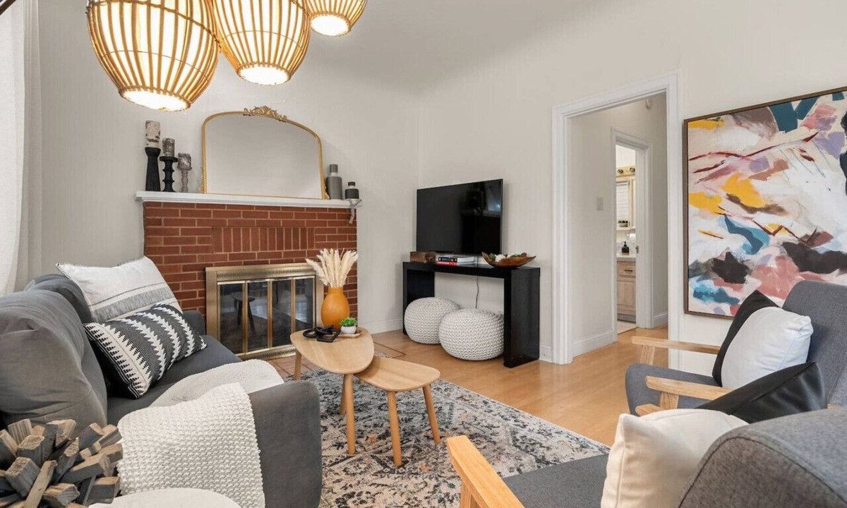 Tukwila House | 4BR Home | Huge Backyard | Outdoor Kitchen