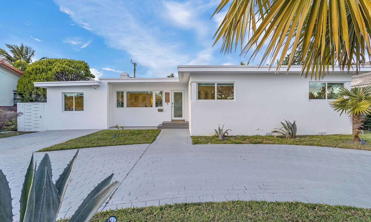 Miami Springs House | 4BR Home in Miami Springs l Near Airport |Sleeps 8