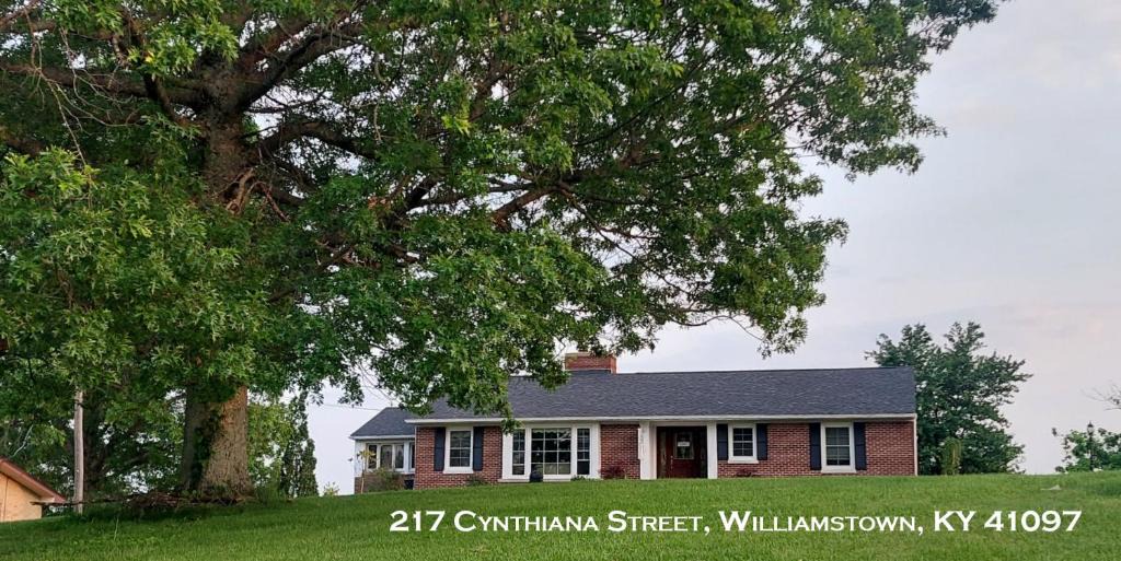 Williamstown House | 4BR Home - Pets Allowed by ARK Experience