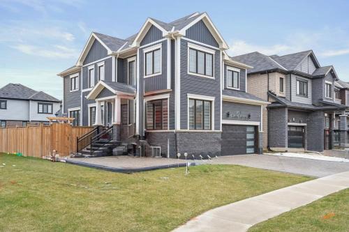 Thorold House | 4BR Home with Hot Tub & BBQ Near Niagara Falls