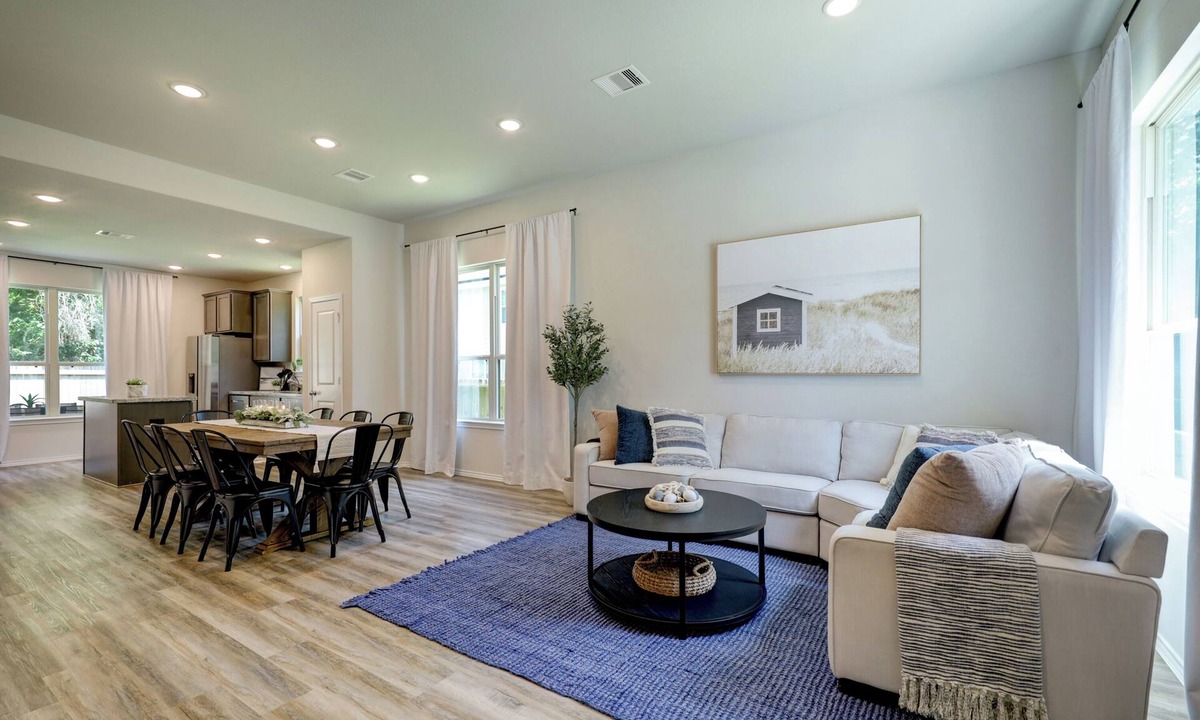 Montgomery House | 4BR house in Montgomery w/WiFi, AC, Backyard 10 mins Lake Conroe, Sleeps 13