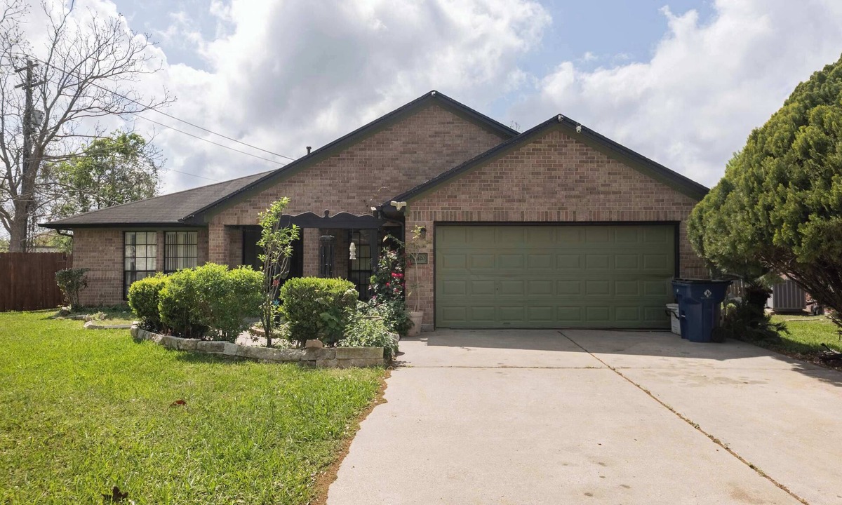 Texas City House | 4BR House with Private Yard & BBQ, Near NASA