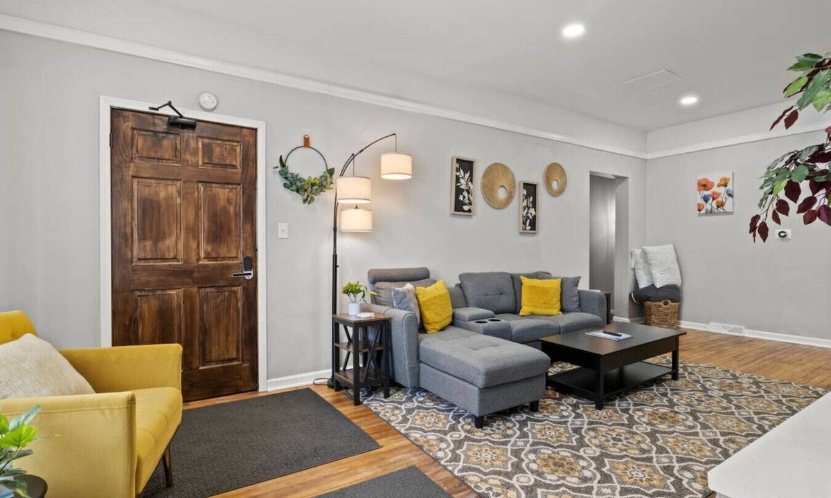Lakeview House | 4BR King Bed Retreat Near Downtown & Event Venues