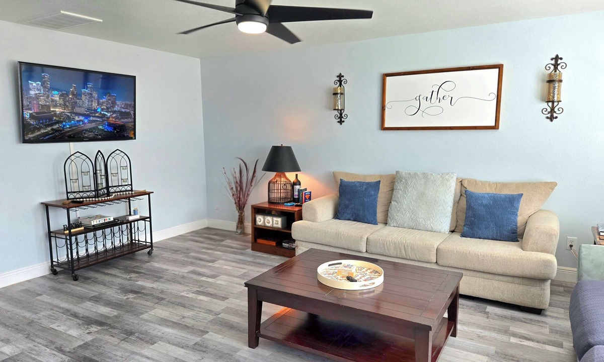 Central Southwest House | ★ 4BR Large Family Home ★ TV Every Room NRG MD Anderson Extended Stays