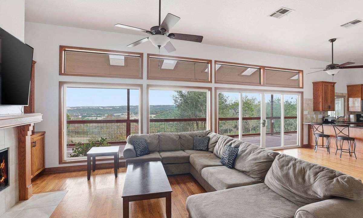 Leander House | 4br Leander Retreat With Hot Tub & Views 4 Bedroom Home