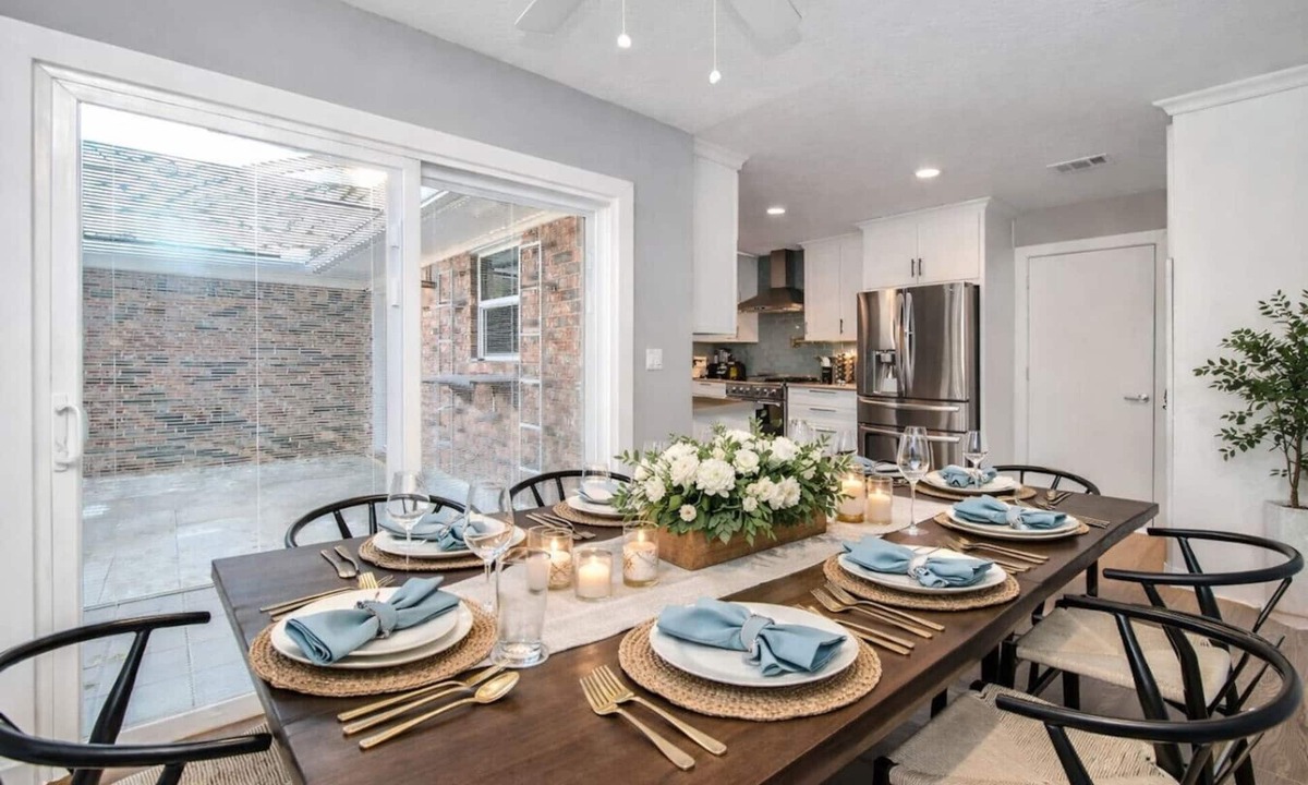 Friendswood House | 4BR NASA Retreat | Heated Pool & Jetted Hottub