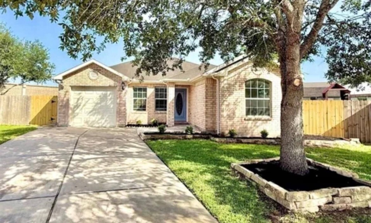 Iowa Colony House | 4BR Near NRG & Medical Center - Quiet & Safe Area