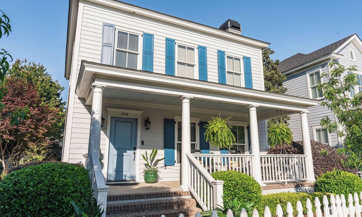 Hammond's Ferry House | 4BR Near Riverview Park Sleeps 8 Masters Ready